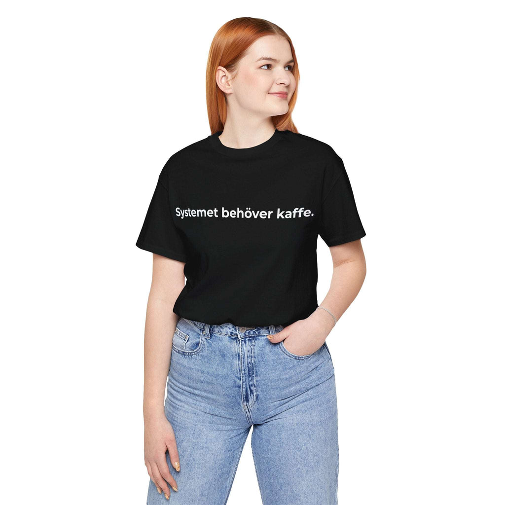 Systemet behöver kaffe – T-shirt